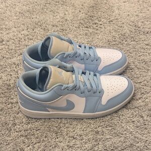 Nike Air Jordan's low-top blue and white sneakers